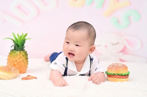 台山宝宝在妈妈肚子里